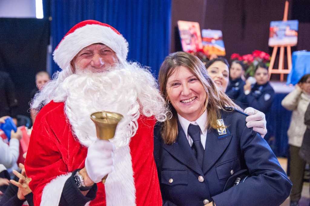 Riportare il carcere al centro del dibattito pubblico: non luogo di esclusione, ma spazio di possibile riscatto. A Natale, per circa 10.000 detenuti, festa e incontri personali restituiscono dignità e speranza